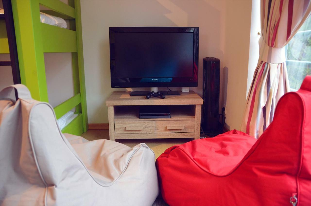 Villa Dakota - Jacuzzi, Zwembad, Playstation ดูร์บี ภายนอก รูปภาพ