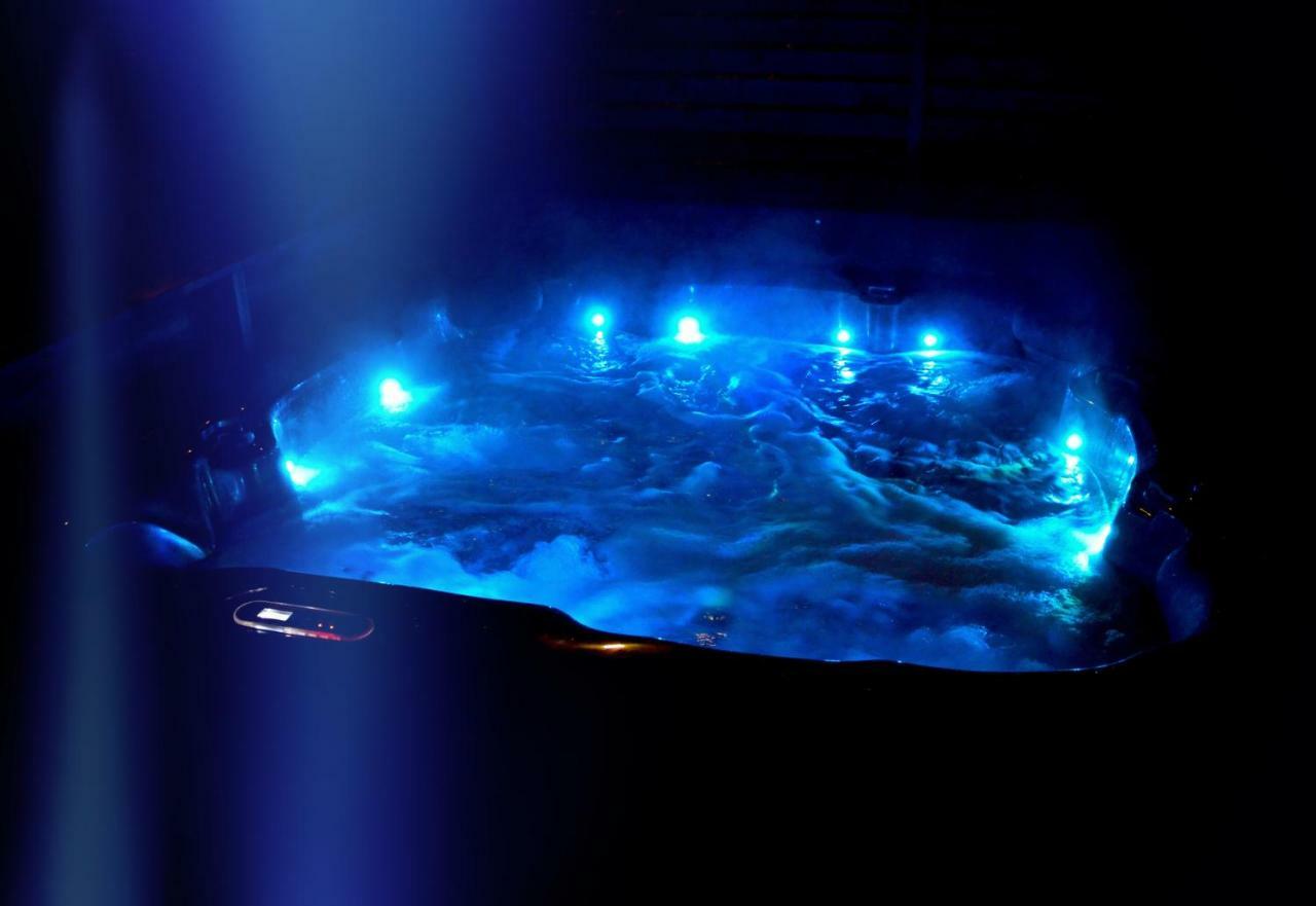 Villa Dakota - Jacuzzi, Zwembad, Playstation ดูร์บี ภายนอก รูปภาพ
